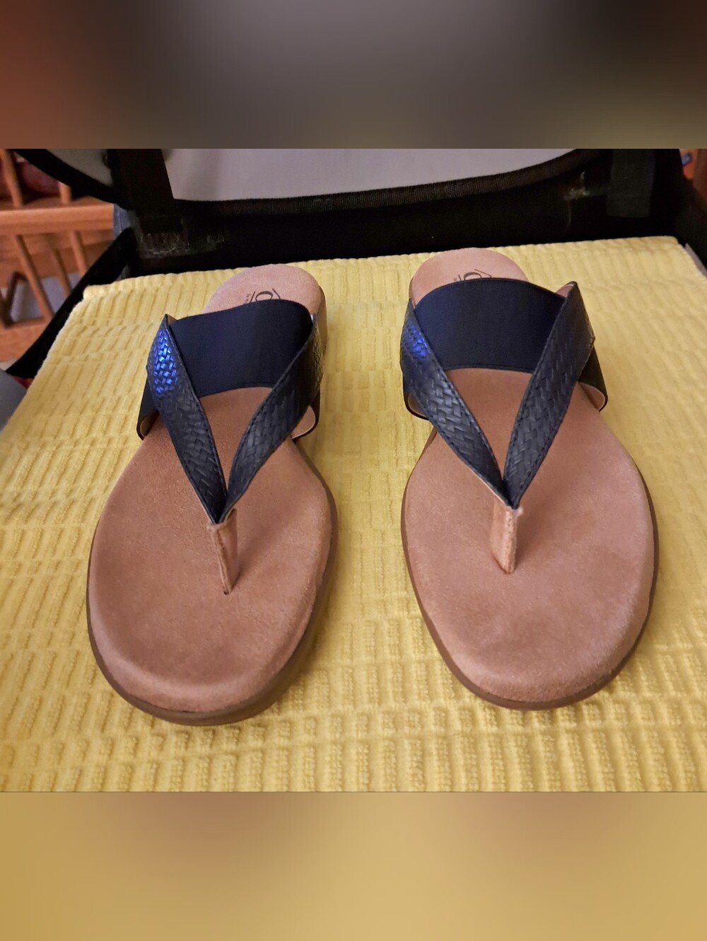 CLIFFS THONG SANDALS by white mountain SIZE 8 style is called BUMBLE brand new